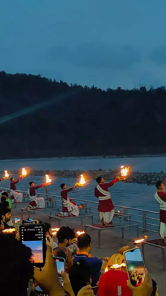 Ganga Dussehra 2025: गंगा दशहरा के दिन किन चीजों का दान करना चाहिए?