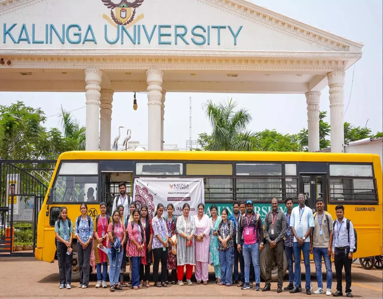 Kalinga University: कलिंगा विश्वविद्यालय द्वारा जनजातीय संग्रहालय, नया रायपुर का शैक्षणिक भ्रमण...