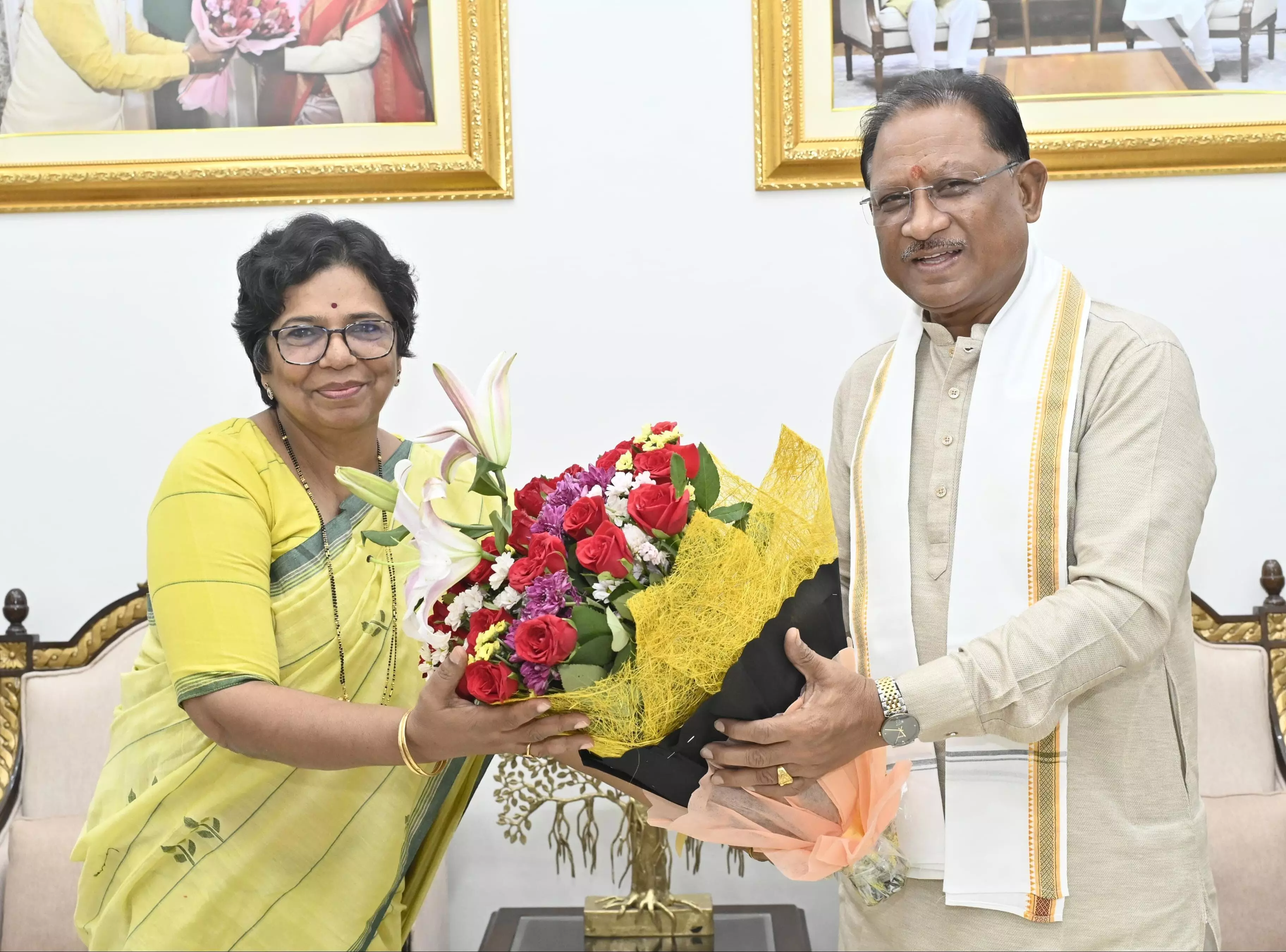 मुख्यमंत्री विष्णु देव साय से राष्ट्रीय महिला आयोग की अध्यक्ष ने की मुलाकात मुख्यमंत्री विष्णु देव साय से राष्ट्रीय महिला आयोग की अध्यक्ष ने की मुलाकात