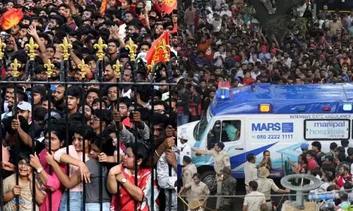 RCB Bengaluru Stampede: RCB के खिलाफ FIR दर्ज, विक्ट्री परेड में चिन्नास्वामी स्टेडियम के बाहर हुई थी भगदड़, 11 फैन्स की गई थी जान