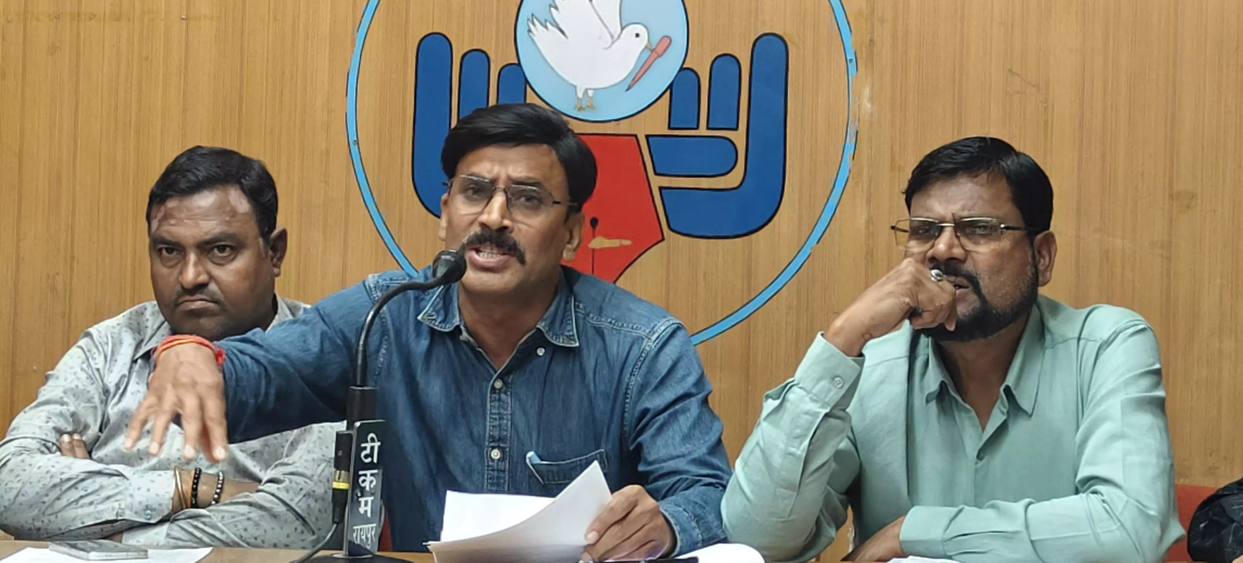 CG Yuktiyuktakaran: विसंगतिपूर्ण युक्तियुक्तकरण से नाराज सर्व शिक्षक साझा मंच ने पोल खोल रैली का किया ऐलान CG Yuktiyuktakaran: विसंगतिपूर्ण युक्तियुक्तकरण से नाराज सर्व शिक्षक साझा मंच ने पोल खोल रैली का किया ऐलान