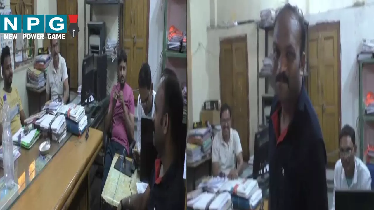 Janjgir News: DEO का नशेड़ी बाबू, नशे में धुत्त होकर डीईओ ऑफिस पहुंचा लिपिक, वीडियो देख कलेक्टर ने किया सस्पेंड Janjgir News: DEO का नशेड़ी बाबू, नशे में धुत्त होकर डीईओ ऑफिस पहुंचा लिपिक, वीडियो देख कलेक्टर ने किया सस्पेंड