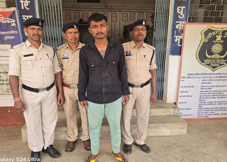 Jashpur News: सनकी आशिक गिरफ्तार, प्रेमिका के प्राइवेट पार्ट को सिगरेट से जलाया, दांतों से कांटा, पुलिस कस्टड़ी से हुआ था फरार...