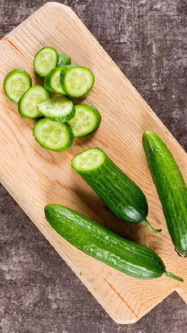 Cucumber Health Benefits: ताज़गी से भरपूर खीरा, जानिए इसके 12 जबरदस्त हेल्थ बेनिफिट्स