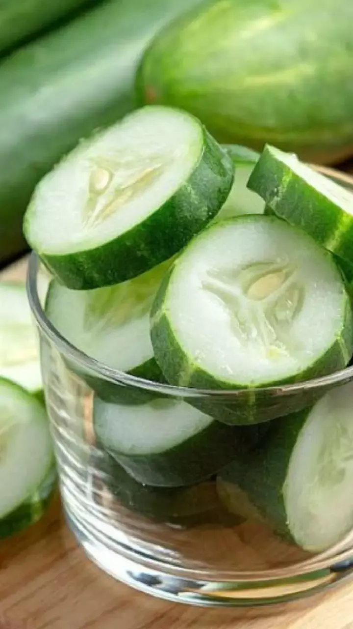 Cucumber Health Benefits: ताज़गी से भरपूर खीरा, जानिए इसके 12 जबरदस्त हेल्थ बेनिफिट्स