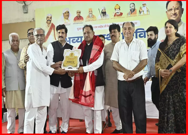 मुख्यमंत्री साय निःशुल्क स्वास्थ्य शिविर में हुए शामिल, सिंधी समाज की सेवा भावना को सराहा