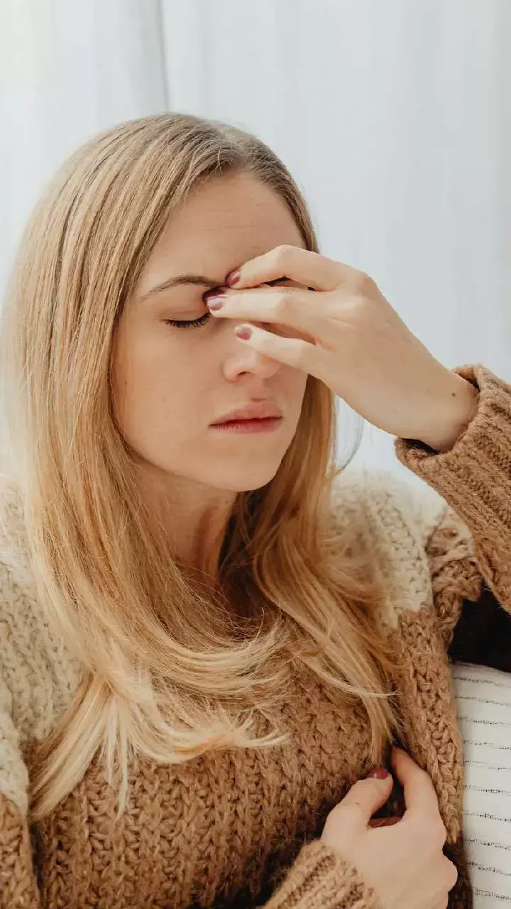 Health Tips: दिमाग को भी चाहिए सही खाना! जानिए तनाव और एंज़ायटी से कैसे बचें