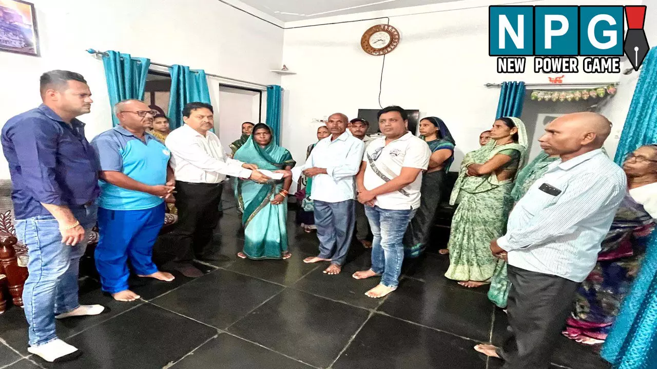 CG News: फेंसिंग खिलाड़ी भारती साहू को अंतिम श्रद्धांजलि: छत्तीसगढ़ फेंसिंग संघ की परिजनों से मुलाकात, हर सहयोग की कही बात