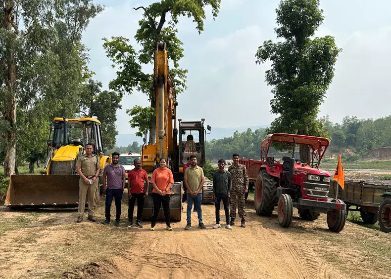 एक्शन में सरकार: रेत माफियाओं पर बिलासपुर पुलिस एवं प्रशासन का कड़ा प्रहार, 50 से अधिक ट्रैक्टर हाईवा, पोकलैंड एवं जेसीबी जब्त