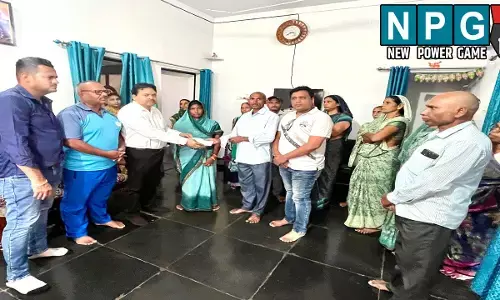 CG News: फेंसिंग खिलाड़ी भारती साहू को अंतिम श्रद्धांजलि: छत्तीसगढ़ फेंसिंग संघ की परिजनों से मुलाकात, हर सहयोग की कही बात