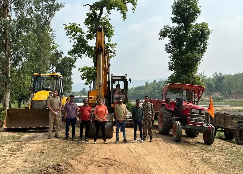 एक्शन में सरकार: रेत माफियाओं पर बिलासपुर पुलिस एवं प्रशासन का कड़ा प्रहार, 50 से अधिक ट्रैक्टर हाईवा, पोकलैंड एवं जेसीबी जब्त