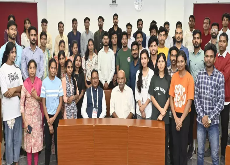 दंतेवाड़ा के युवाओं की आत्मनिर्भरता की ओर प्रेरणादायक यात्रा, आईआईएम में उद्यमिता प्रशिक्षण से बदली जीवन की दिशा