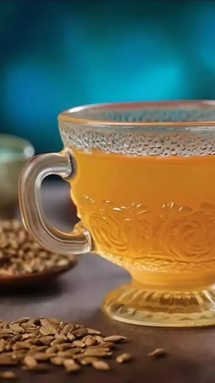 Ajwain Pani  Ke Fayde: खाली पेट पीएं अजवाइन का पानी, और देखें सेहत में आने वाले चमत्कारी बदलाव!