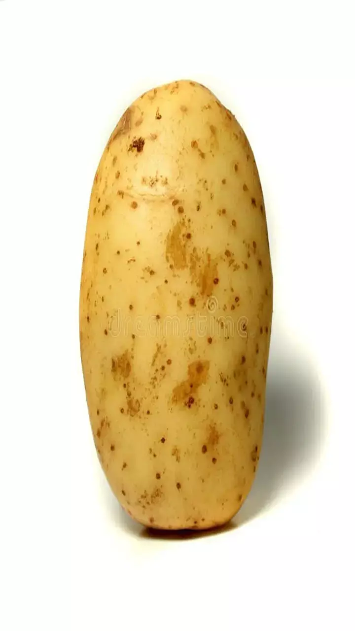 Potato For Glowing Skin: घर बैठे आलू से पाएं पार्लर जैसा निखार,  जानें कैसे करें इस्तेमाल