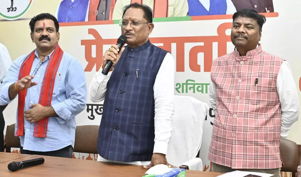 CM Vishnudeo sai: नक्सल क्षेत्रों में शासन की योजनाओं से बदली गांवों की तस्वीर, बीजापुर के सुदूर गांवों के युवा, मुख्यमंत्री से आत्मीय मुलाकात कर रखी अपनी बात... CM Vishnudeo sai: नक्सल क्षेत्रों में शासन की योजनाओं से बदली गांवों की तस्वीर, बीजापुर के सुदूर गांवों के युवा, मुख्यमंत्री से आत्मीय मुलाकात कर रखी अपनी बात...