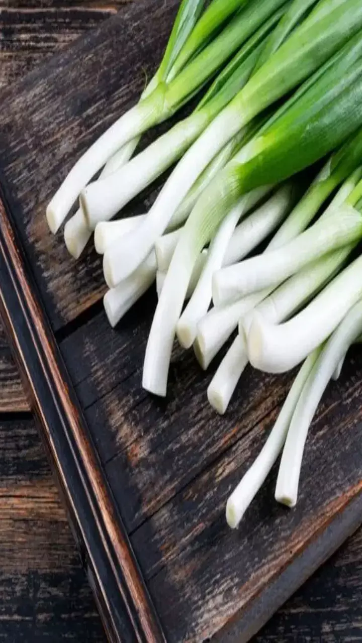 Spring Onion Benefits: प्याज भाजी सेहत के लिए सुपरफूड! जानें इसके चमत्कारी फायदे