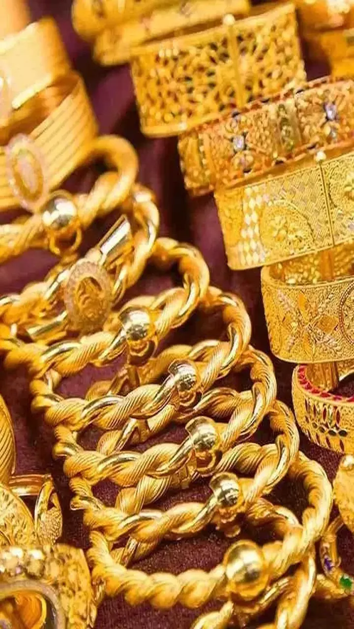 Vastu Tips: इस दिशा में रखें सोने-चांदी के गहने, आर्थिक परेशानियां रहेंगी दूर