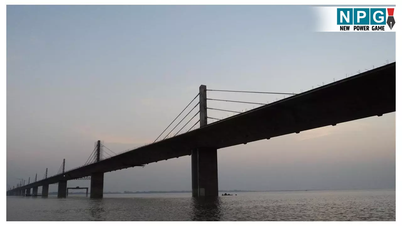 Buxar Accident News: पुल की रेलिंग तोड़ गंगा नदी में जा गिरी स्कॉर्पियो, कई लोग थे सवार, सभी की तलाश जारी