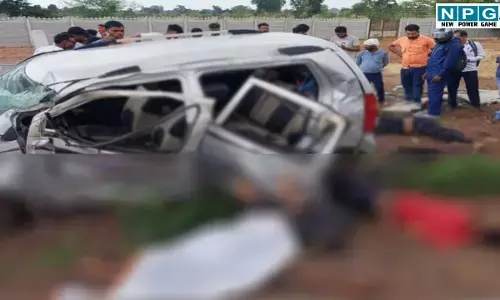CG Accident News: तेज रफ्तार का कहर, दीवार से टकराई कार, तीन युवकों की मौके पर मौत, दो की हालत गंभीर