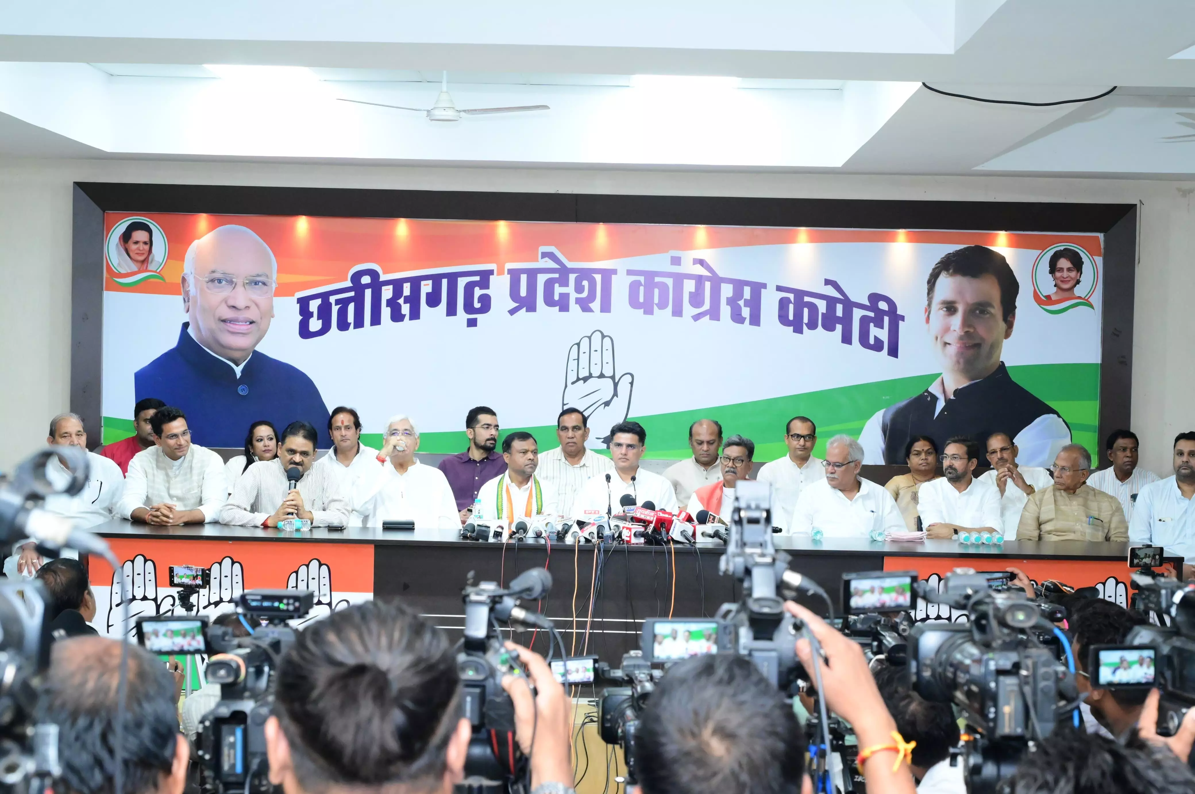 CG Political News: कांग्रेस नेताओं का मनोबल तोड़ने के लिए जांच एजेंसियों का लिया जा रहा सहारा, कांग्रेस प्रभारी पायलट ने भाजपा को घेरा