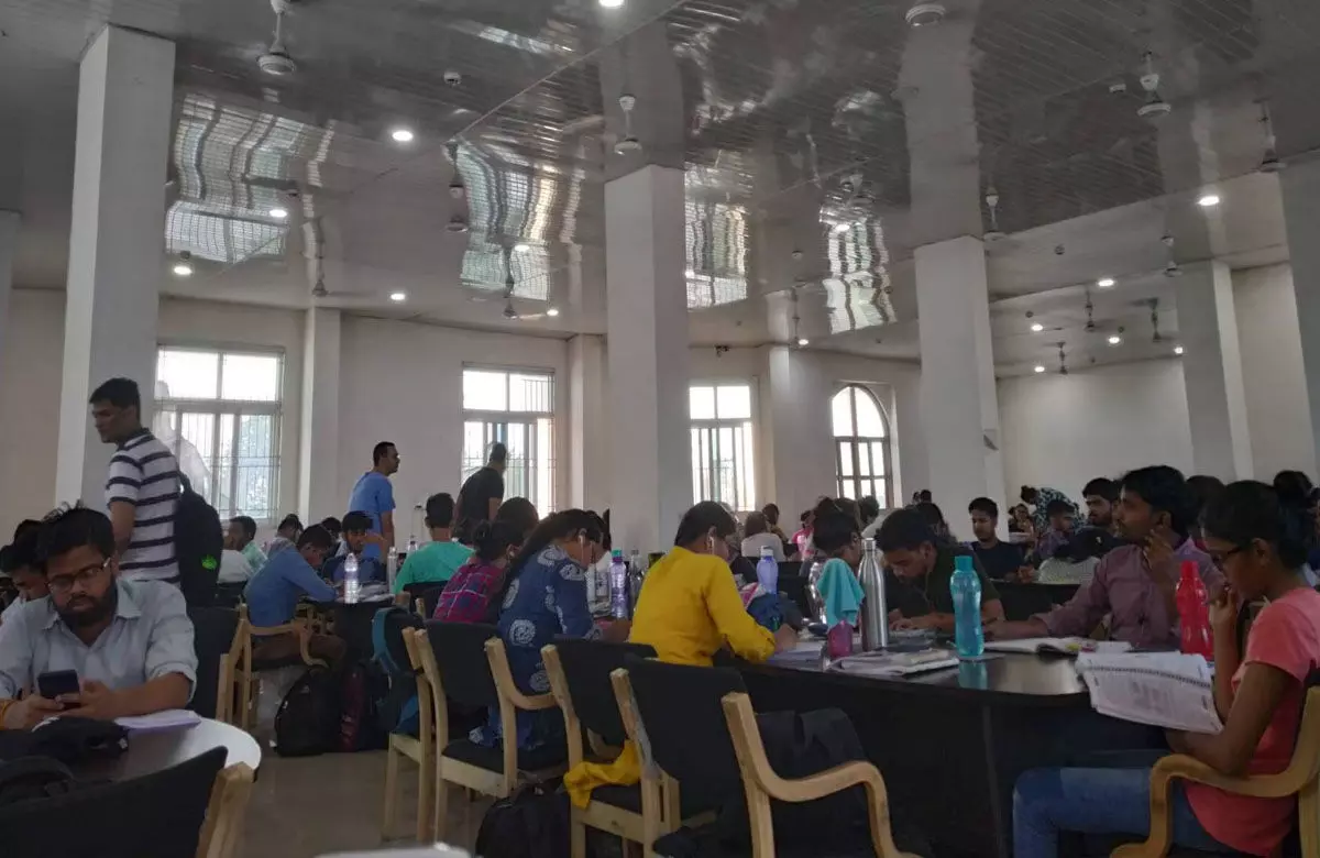 CG News: इन जिलों में खुलेंगी सेंट्रल लाइब्रेरी, प्रतियोगी परीक्षाओं के लिए मिलेंगी अच्छी पुस्तकें, 114 करोड़ रुपए की मंजूरी... CG News: इन जिलों में खुलेंगी सेंट्रल लाइब्रेरी, प्रतियोगी परीक्षाओं के लिए मिलेंगी अच्छी पुस्तकें, 114 करोड़ रुपए की मंजूरी...