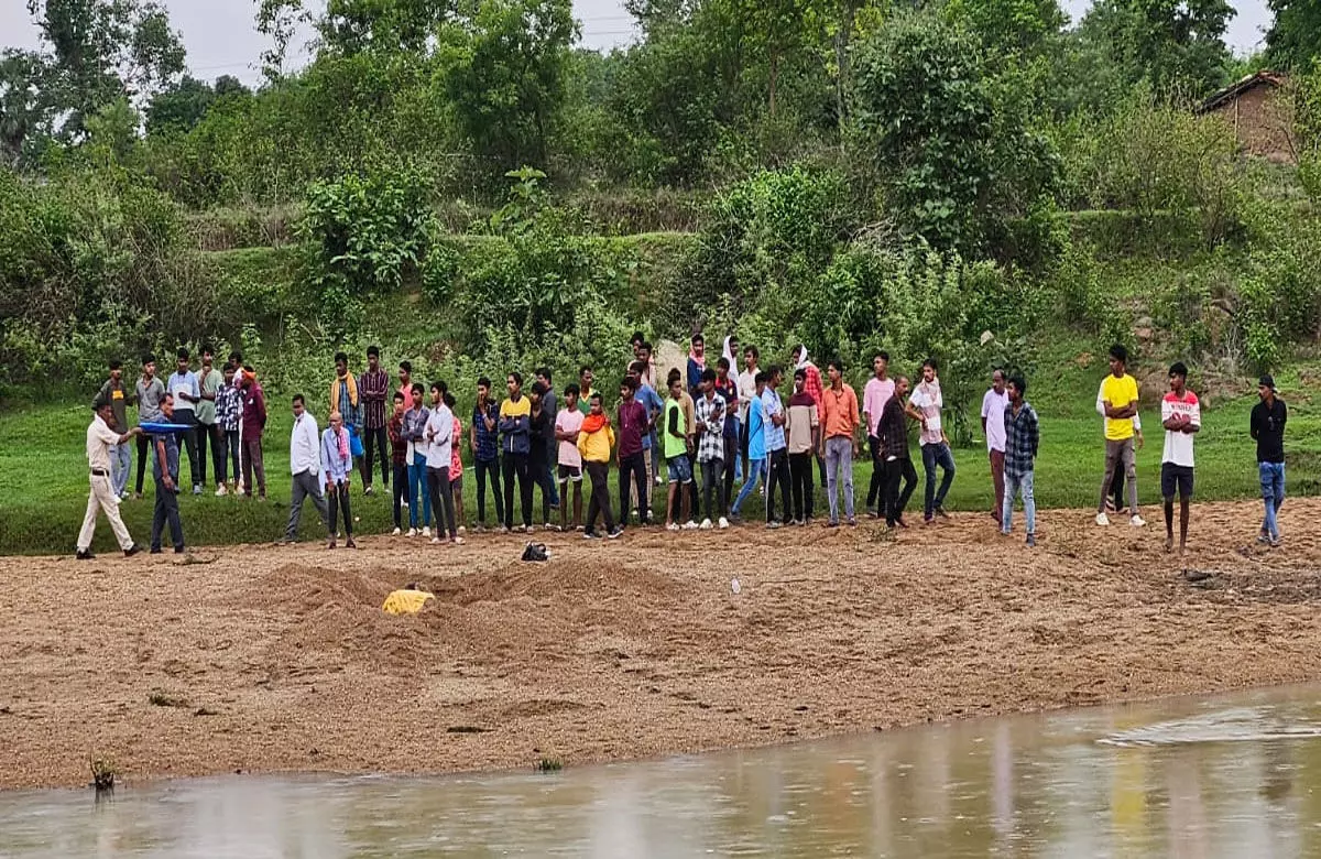 Jashpur Crime News: ट्रिपल मर्डर, मृतिका से था आरोपी का प्रेम संबंध, शराब के नशे में बोला-मैने दो बच्चों और महिला को मार दिया...