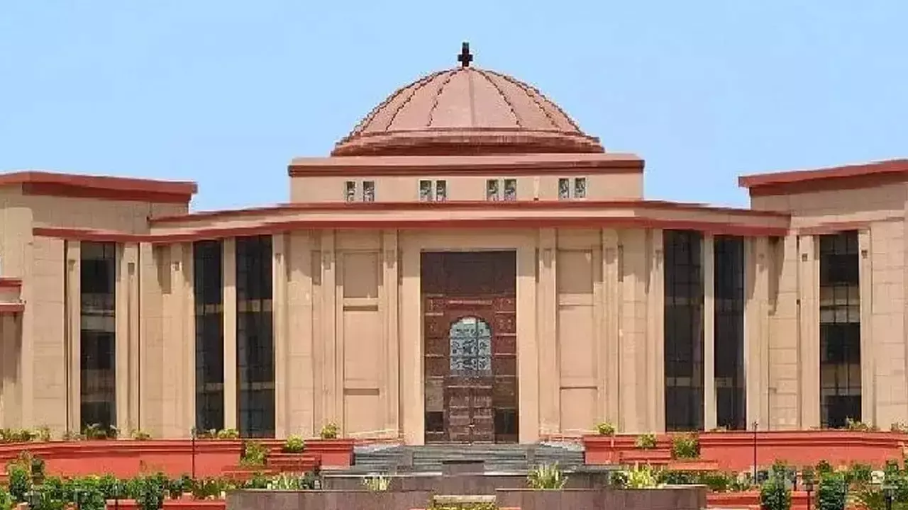 CG High Court News: नाबालिग को मिली थी उम्रकैद की सजा, कोर्ट ने लगाई रोक, पढ़िए कोर्ट का बड़ा फैसला