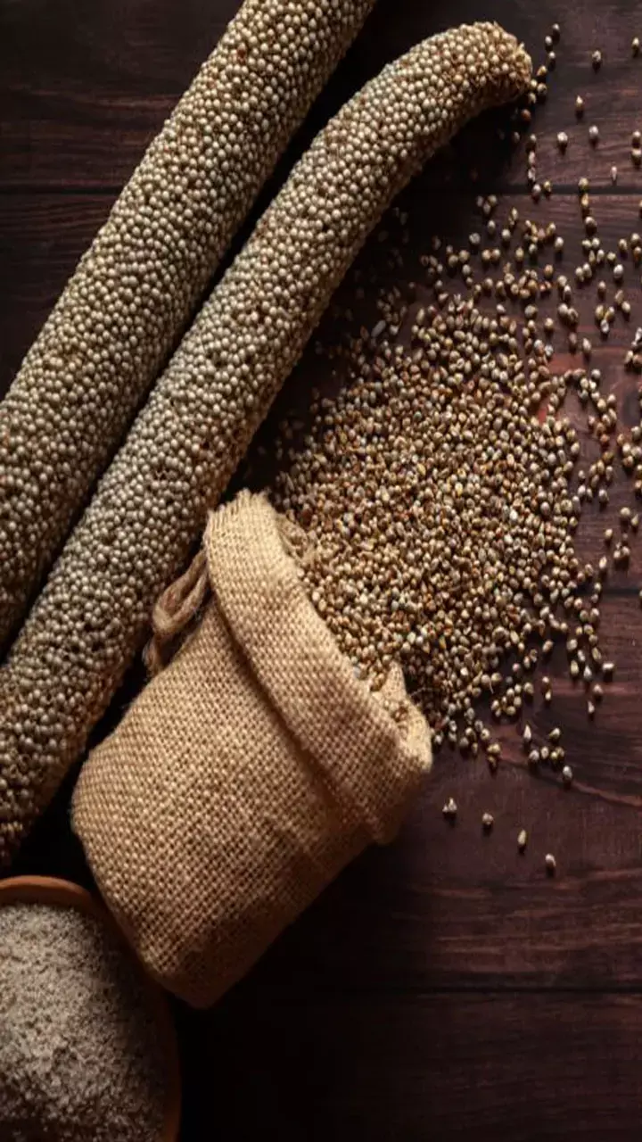 Bajra Flour Ke Fayde: डाइट में शामिल करें बाजरे का आटा, मिलेगें ये जबरदस्त फायदे...