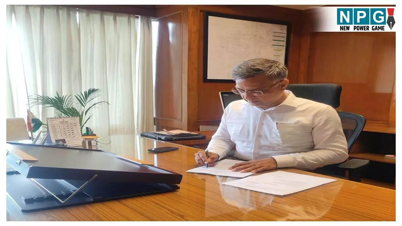 IAS Ajitabh Sharma News: IAS ने सरकारी कामकाज पर उठाए सवाल,