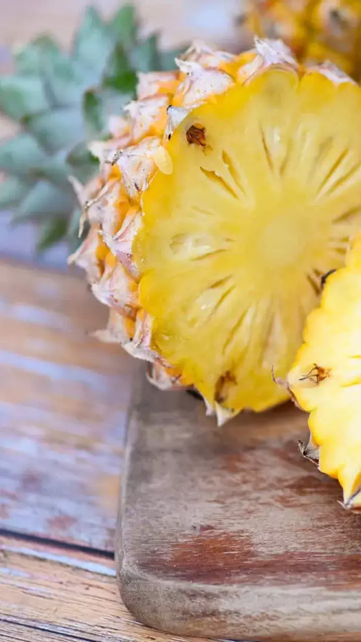 Ananas Khane Ke Fayde : ऑस्टियोपोरोसिस के लिए रामबाण है अनानास, जानिए और कौन से हैं खास फायदे