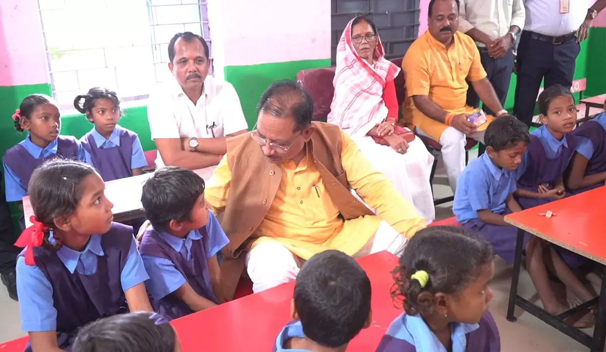 CM Vishnudeo Sai: स्कूली बच्चों के सामने CM विष्णुदेव हुए भावुक, बोले- 50 साल पहले बगिया स्कूल खपरैल का था, पानी टपकता था...स्मार्ट स्कूल और स्मार्ट ब्लाक कार्यक्रम का शुभारंभ