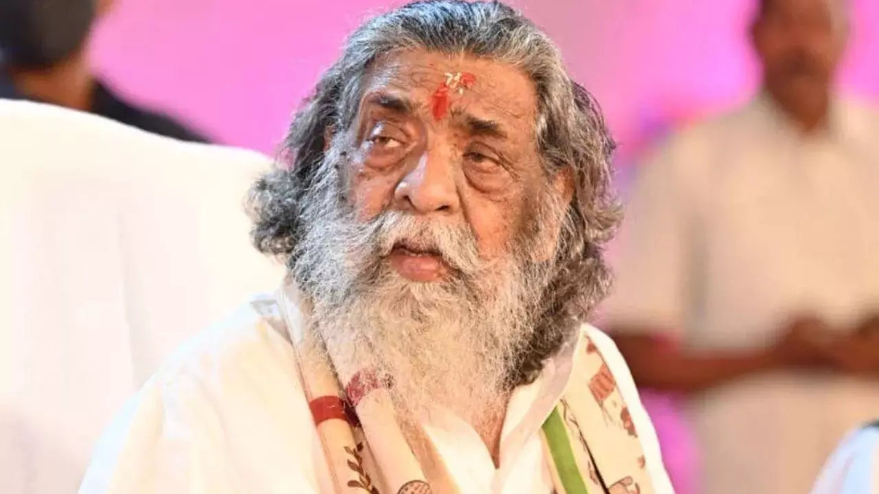 Jharkhand News: झारखंड के पूर्व सीएम शिबू सोरेन की तबीयत बिगड़ी, उनकी तस्वीर लेकर लोगो ने की पूजा-अर्चना