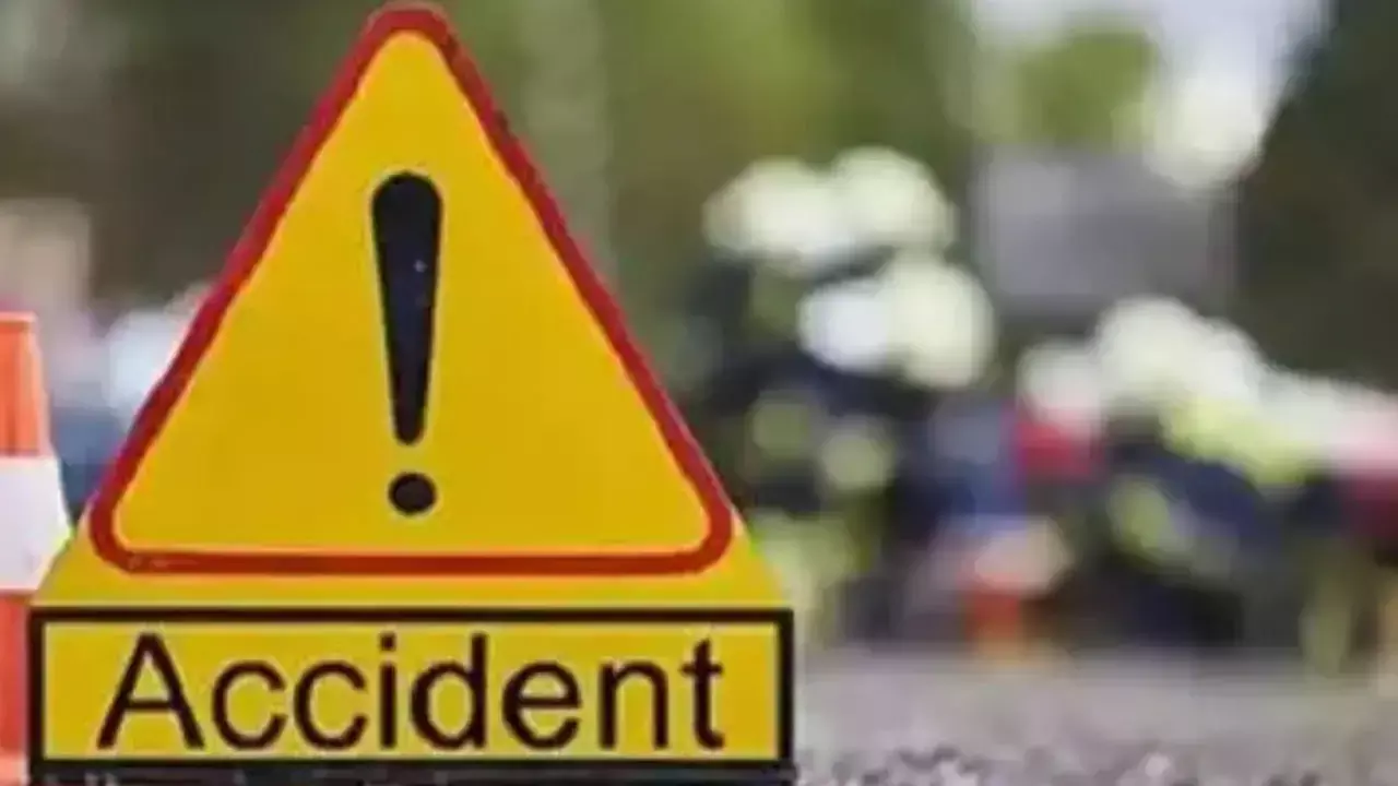 CG Accident News: कथा से लौट रहे मां बेटे को ट्रेलर ने कुचला, मौके पर मौत, गुस्साए ग्रामीणों ने किया चक्काजाम
