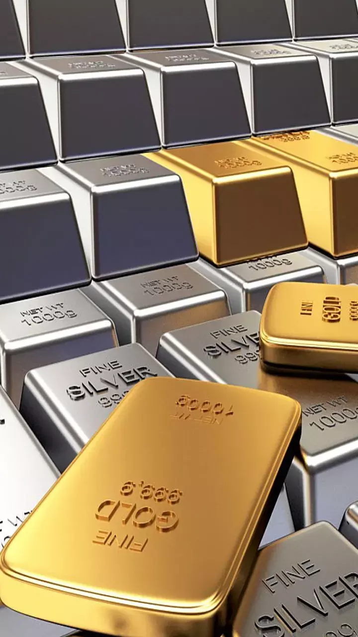 Gold Silver Price Today: त्योहारी खरीदारी से पहले गिरा सोने का भाव, 11 दिन में हुआ इतना सस्ता, जानिए क्या है रेट