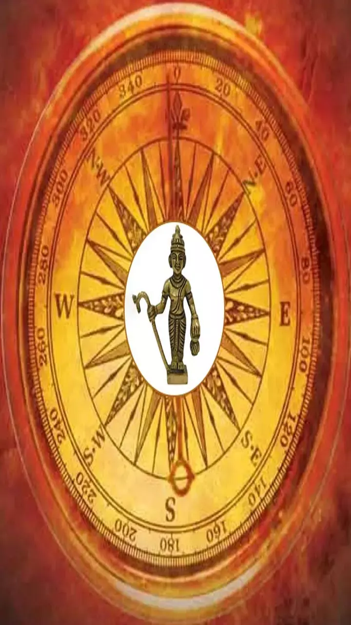 Vastu Tips: वास्तु दोष से बढ़ती है दरिद्रता! जानिए चीजें जो लाती हैं आर्थिक संकट