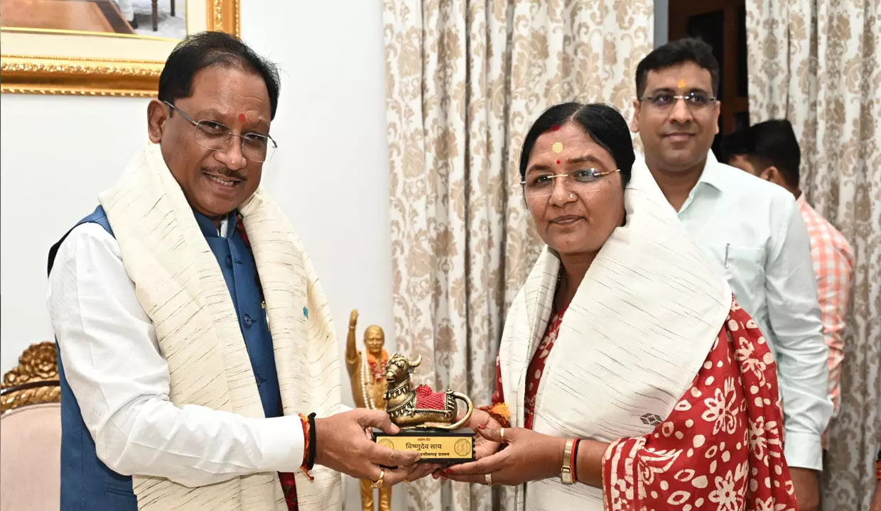 CG News: मुख्यमंत्री साय से केंद्रीय महिला एवं बाल विकास राज्य मंत्री सावित्री ठाकुर ने की मुलाकात, नक्सल क्षेत्रों में 159 आंगनबाड़ी केंद्र, 70 लाख महिलाओं को 10,431 करोड़