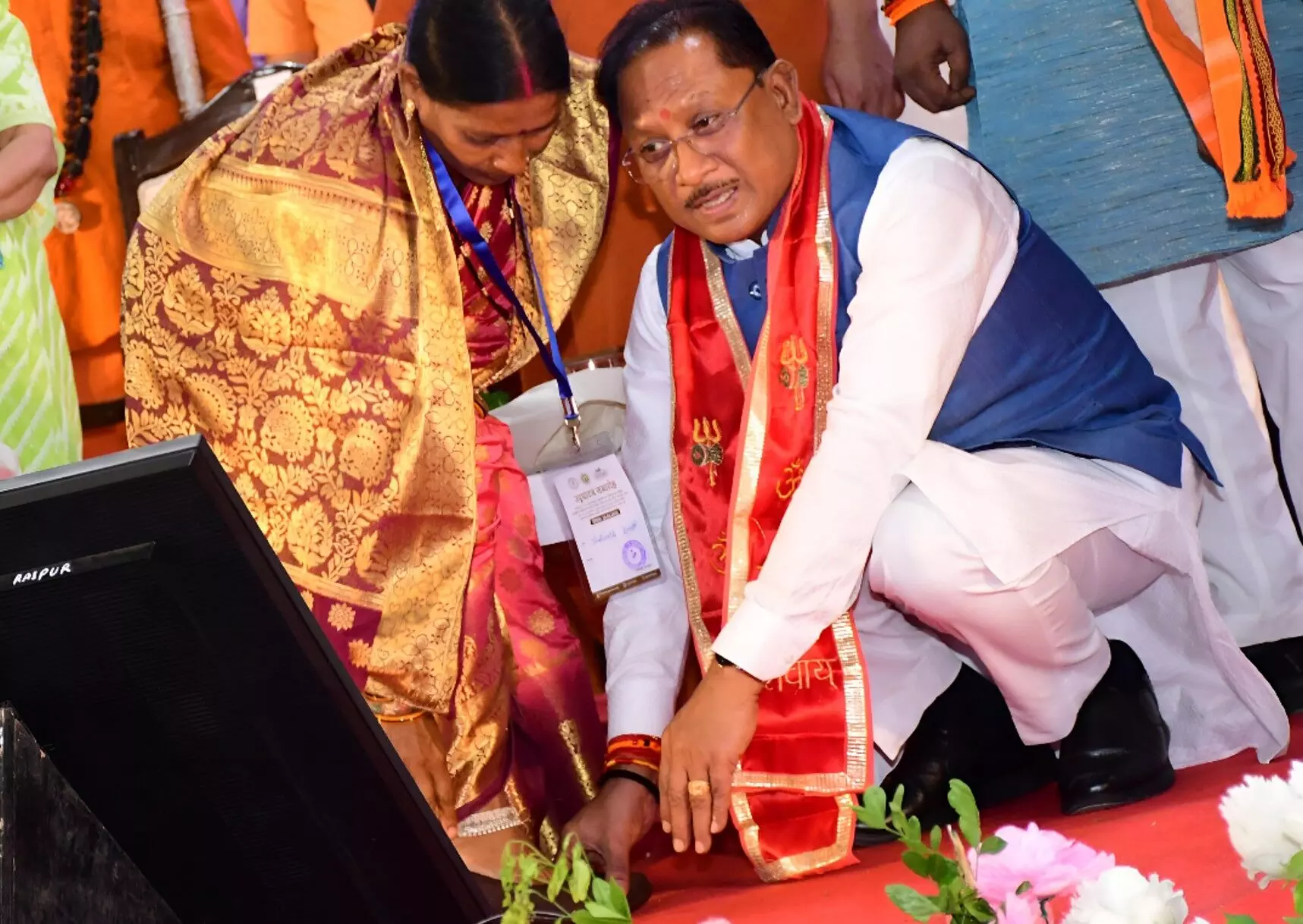 CG Charan Paduka Yojana 2025: तेंदूपत्ता संग्राहकों को मिला बड़ा तोहफा, चरण पादुका योजना दोबारा शुरू! CM विष्णुदेव साय ने पहनाई चरण पादुका CG Charan Paduka Yojana 2025: तेंदूपत्ता संग्राहकों को मिला बड़ा तोहफा, चरण पादुका योजना दोबारा शुरू! CM विष्णुदेव साय ने पहनाई चरण पादुका