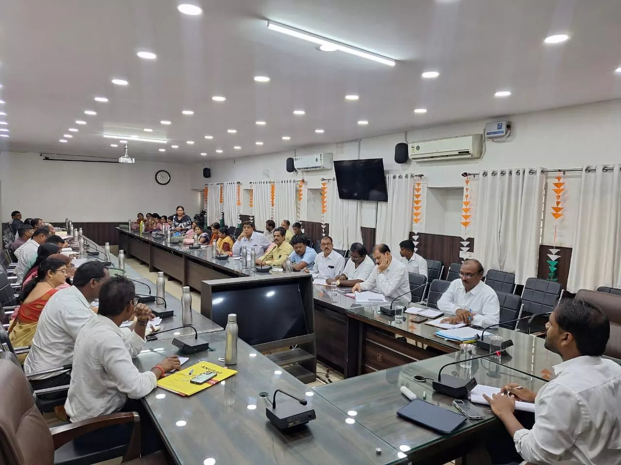 29 प्राचार्यों पर कार्रवाई की गिरी गाज! रोकी जाएगी वेतन वृद्धि, निलंबन का भी प्रस्ताव, पढ़िए क्या है पूरा मामला