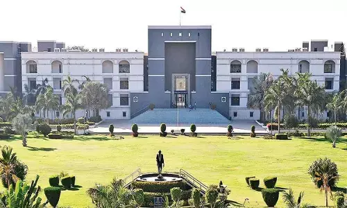 High Court News: हाई कोर्ट ने वकीलों से कहा- वर्चुअल सुनवाई के दौरान भी ड्रेस कोड है अनिवार्य, गाउन ना पहनने पर कोर्ट ने जताई आपत्ति