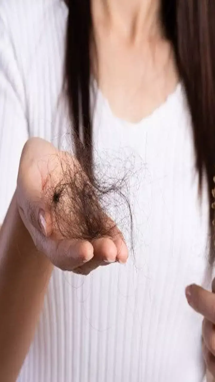 Monsoon Hair Care Tips: बरसात में बालों की आफत? अपनाएं ये नुस्खे, बाल झड़ना हो जाएगा नेचुरली बंद!
