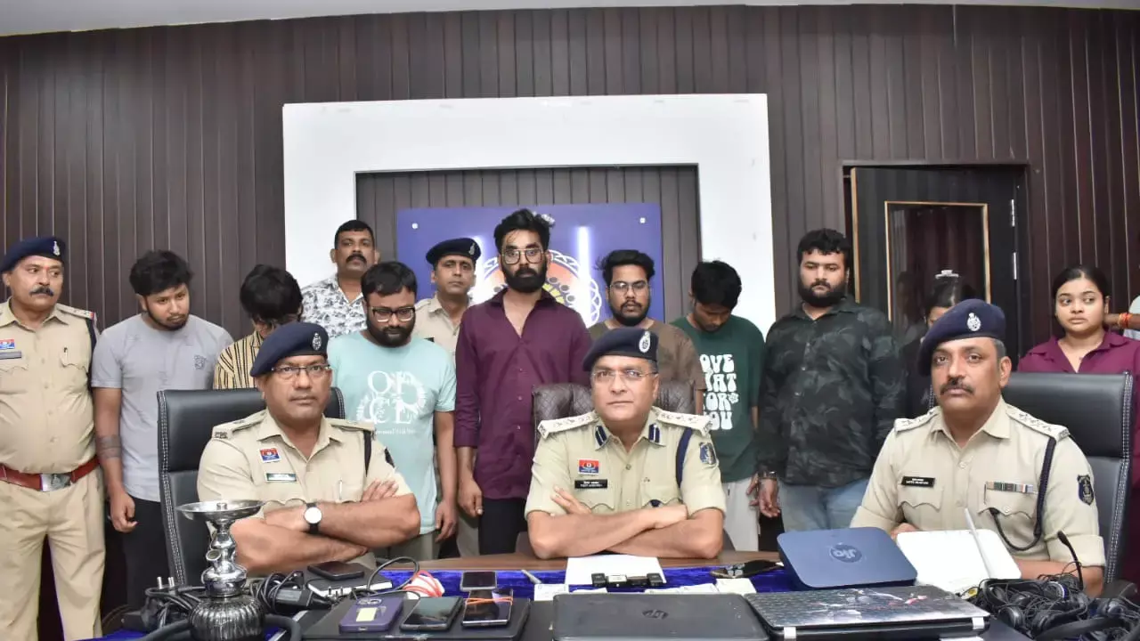 Durg News: भिलाई में बैठकर दिल्ली, बिहार के आरोपी कर रहे थे सायबर ठगी, भारत समेत विदेश के लोगों को लगा चूके थे चूना...पुलिस ने 9 को किया गिरफ्तार