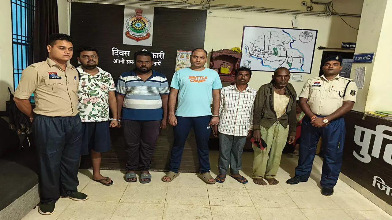 CG News: एफआईआर दर्ज करवाने 70 दिन तक थाने के चक्कर लगाते रहे हेड कांस्टेबल, भूमाफियाओं ने उनके पैतृक जमीन पर कराई फर्जी रजिस्ट्री