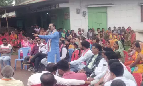 CG News: जब ग्रामीणों का गुस्सा बरसा बादलों के साथ, शिक्षिका पर तनी सस्पेंशन की तलवार