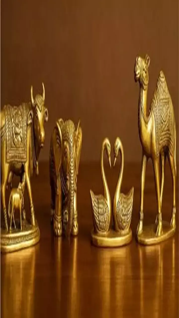 Vastu Tips: वास्तु अनुसार ये मूर्तियां बनाती हैं किस्मत का सितारा, जेब में बना रहता है पैसों का प्रवाह