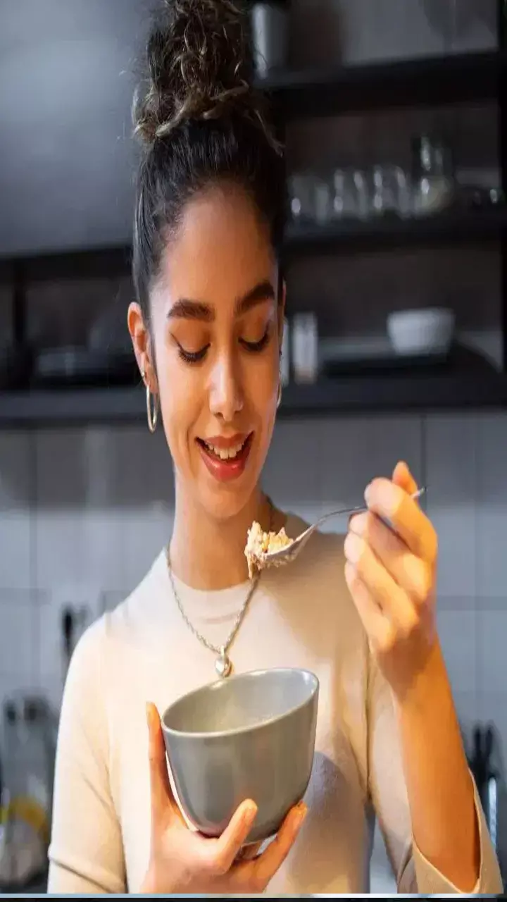 Monsoon Diet: बारिश में स्वस्थ रहने के लिए खानपान में शामिल कीजिये ये चीज़ें