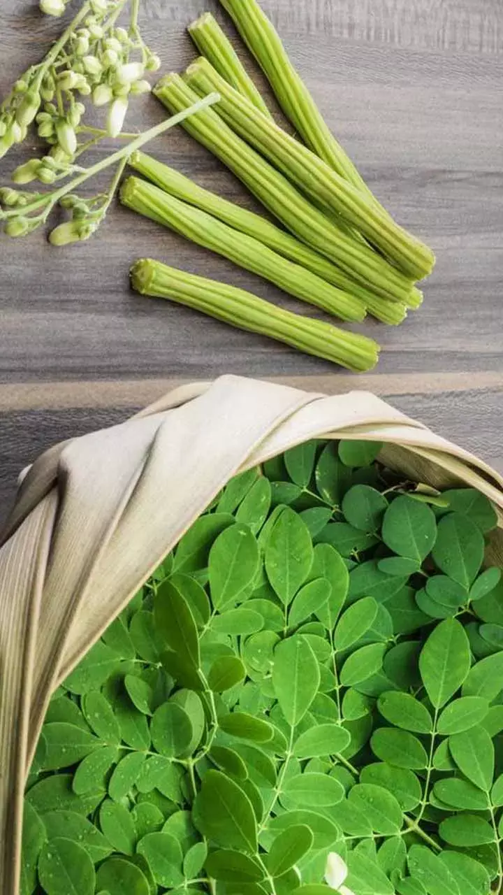 Moringa Khane Ke Fayde: खुद का ख्याल रखने का वक्त नहीं? मोरिंगा है महिलाओं के लिए फायदेमंद