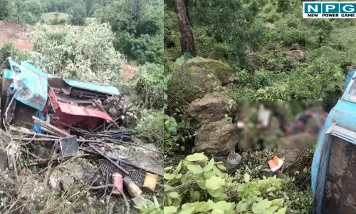 CG Bada Hadsa: खाई में गिरा बोरवेल ट्रक, 4 की मौत, 5 गंभीर