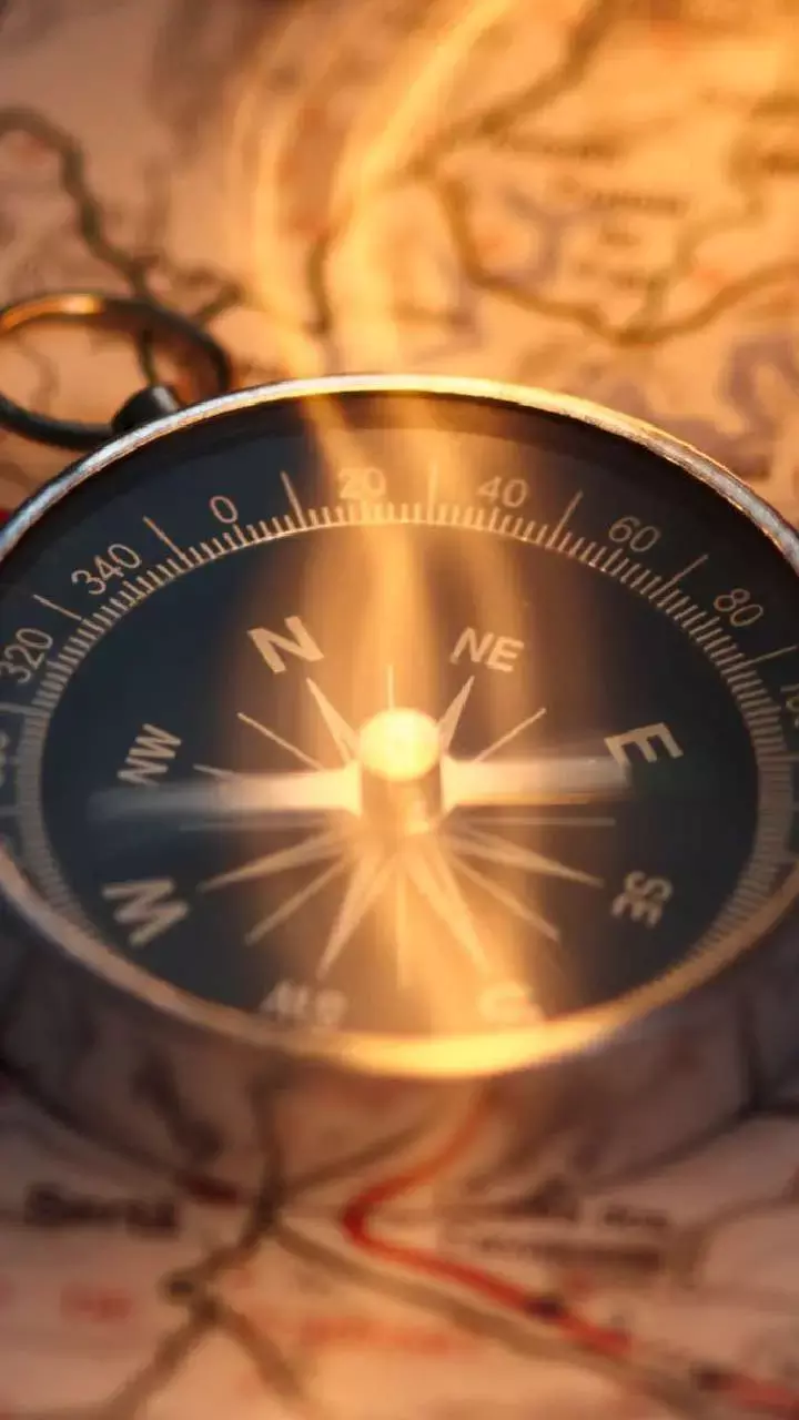 Vastu Tips: बिस्तर के पास रख लें ये चीजें, नींद भी बनेगी गहरी और किस्मत भी देगी साथ!