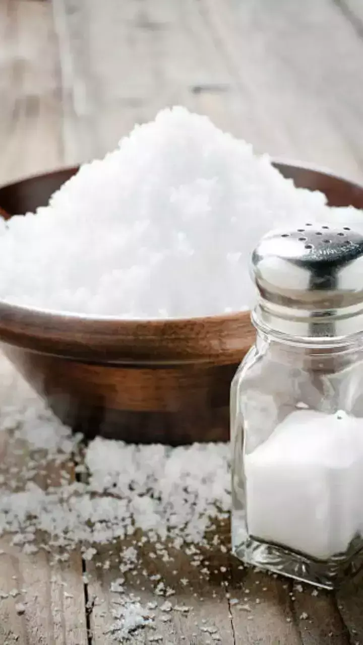 Vastu Tips: तकिये के नीचे  रखें ये चीज, खुलेंगे किस्मत के द्वार