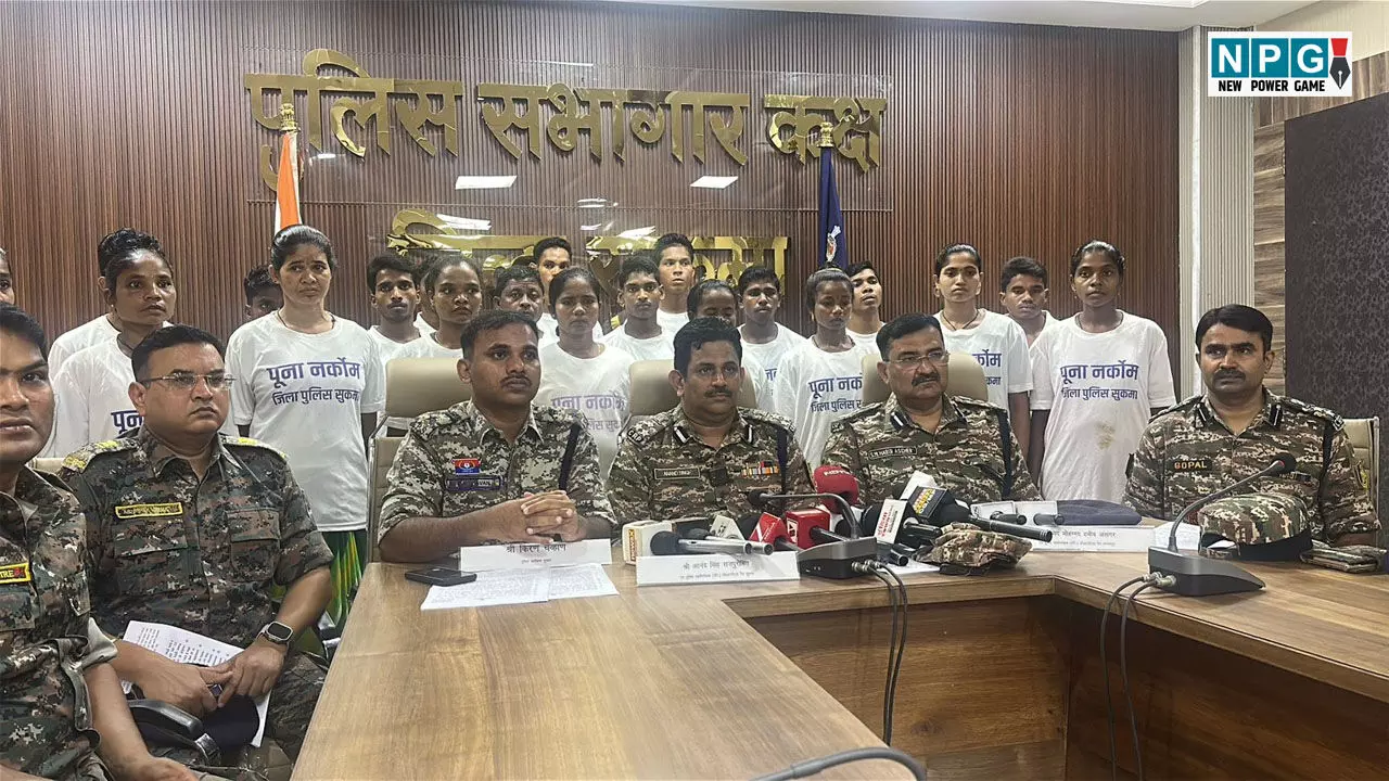 Sukma News: कलेक्टर एलेक्स पाल मेनन का अपहरण करने वाले नक्सली समेत एक करोड़ 18 लाख इनामी 23 नक्सलियों ने किया सरेंडर